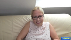 Eva Engel: Întâlnire cu futai în ciorapi din nailon
