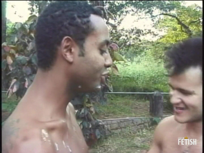 Gay Diaries: kaale samlaingik ko uske dost dvara kaar dhone ke baad...