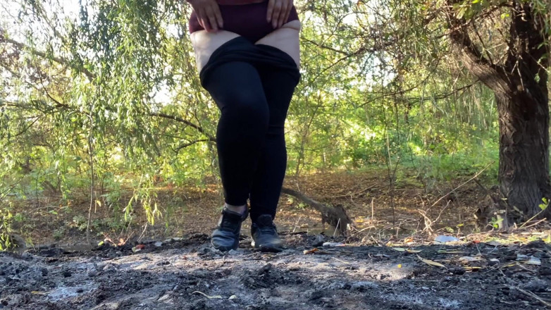 Elena: Pissing in nature and all the splashes in your face