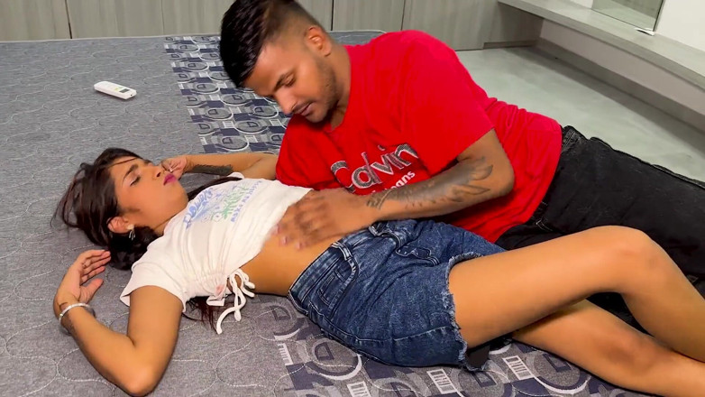 Desi Maal studios: Bạn trai đã nhận được tâm trạng của bạn trai xoa bóp...