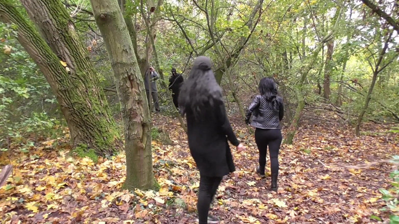 Femdom Austria: Dusche mit pissen im wald