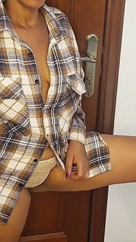 Sexy ebenová z Asie prstí její sexy kundičku jako děvka