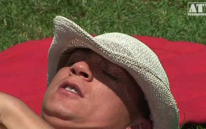 Hot Moments Of Pleasure ATV: La fattoria delle vecchie puttane - un emozionante film con bellissime...