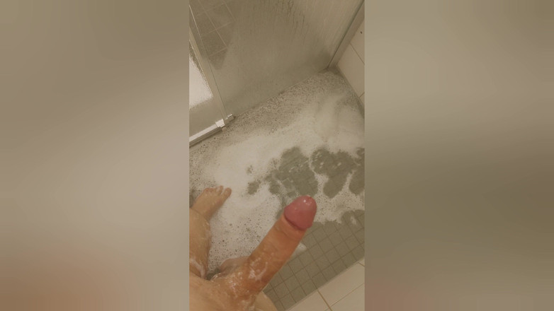 Bayer911: Pod prysznicem sikanie i spust mix