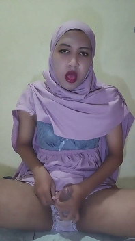 Muslim Femboy Needs to Fuck