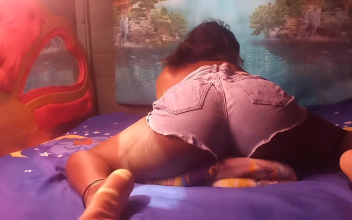 Super sexy ebony cuties: Humping My Pillow Moaning Screaming Loud Orgasms