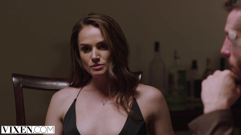 Vixen: Vixen - tori black和adriana chechik玩有史以来最热辣的3P