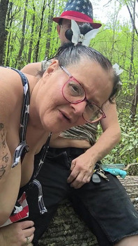 Redneck Lapdance v lese dostala tohoto velkého čůráka redneck platí jí dobře