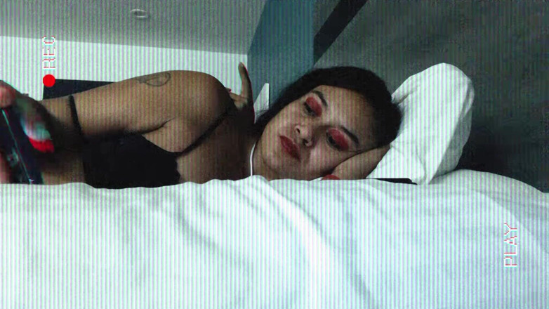 ToXxXiicBarbiie: Banging and Chatting with Viewers on a Live