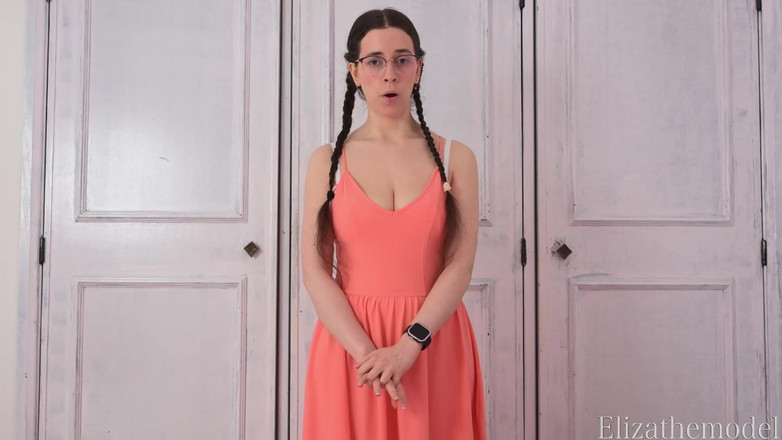 ElizaTheModel: Madrasta precisa de livros universitários