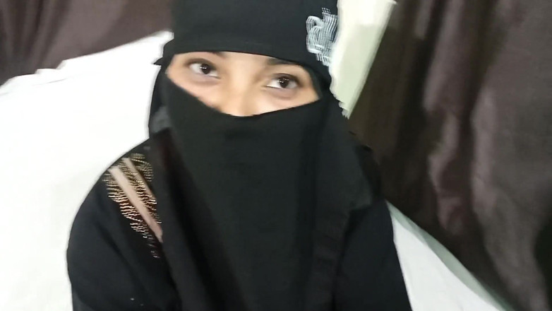 Dearshivani: Dona de casa muçulmana foi fodida por dono de casa