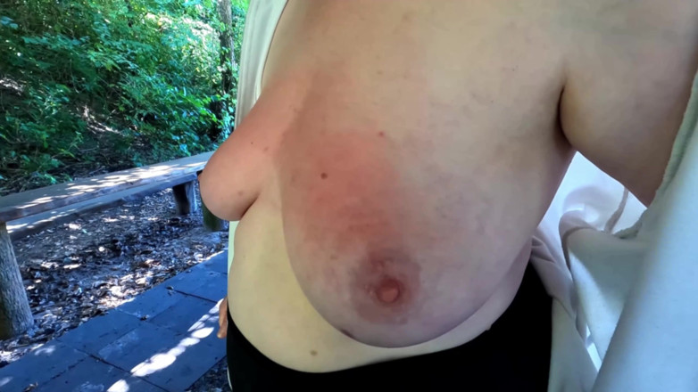 Bouncy Tits Action: Hukuman tampar tetek dan puting terbaik 2024