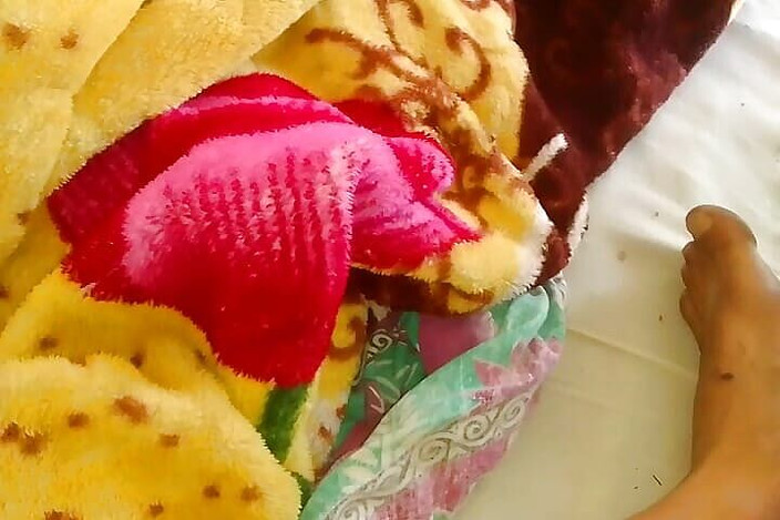 Gangbang straight: 毛毯下的射液