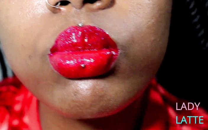 Lady Latte Femdom: Bibir merah yang menggiurkan