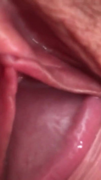 Extrémní záběr zblízka na šukání kundičky a creampie