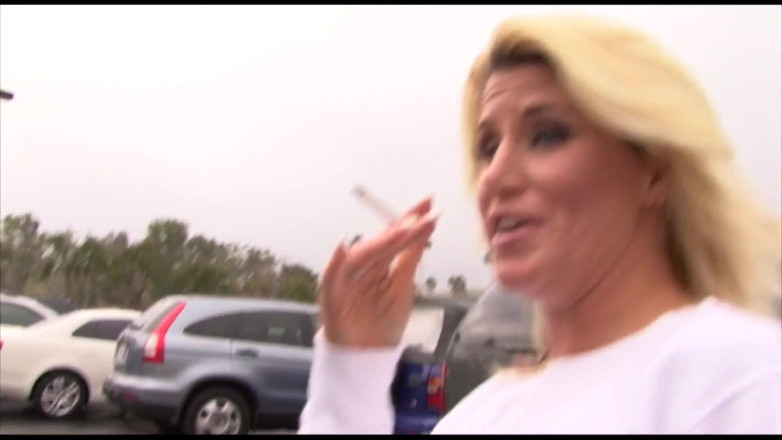 Big Black Pickup: Süße blondine wird von einem großen schwarzen schwanz, hengst gut...