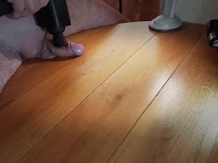 White Ukrainian Dick: वाइब्रेटर के साथ शुक्राणु शॉट, विशेष रूप से सुखद। मुझे वह पसंद है।