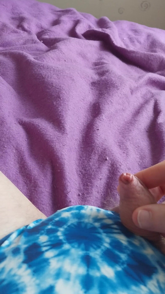 Cindy Belfast: Kadın kılıklı mayoyla boşalıyor