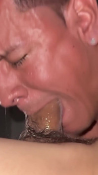 목구멍 따먹기 다음 침대가 망가진 딥쓰롯 서프라이즈