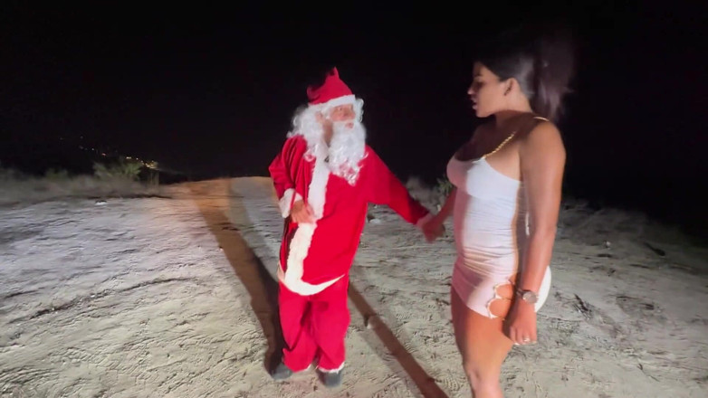 BigAssStepmom2: Une grosse bite en cadeau de Noël pour cette latina...