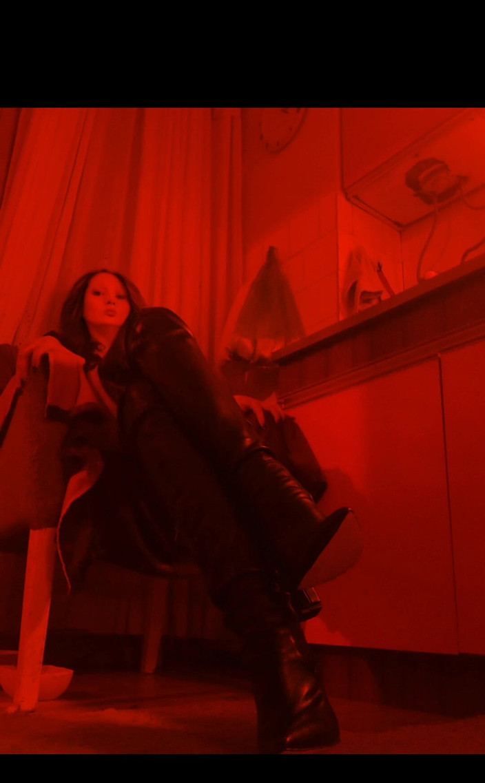 Dominatrix Redsonyja: 为此头痛深表歉意，我想念你们，我希望很快我们将进行定期直播。第12部分