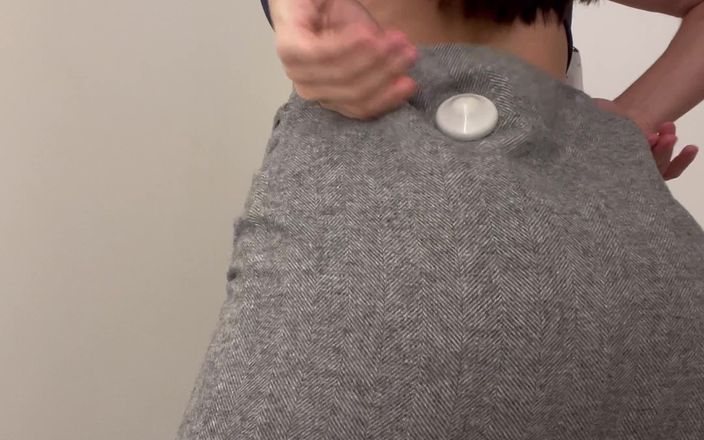 Esposaheyya: Desnuda y probando ropa nueva en el centro comercial