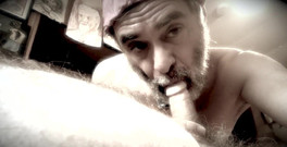 Nypster: gecekondusunda bir sakso çekiyor