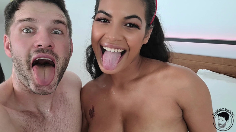 Tommy Wood XXX: Kerstseks met sexy zwarte pornoster Maya
