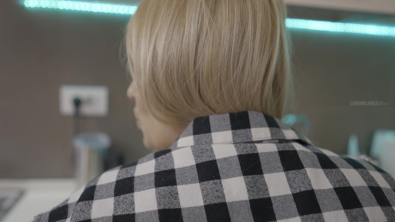 DOMINATRIX6: Šukání a čůrání 6