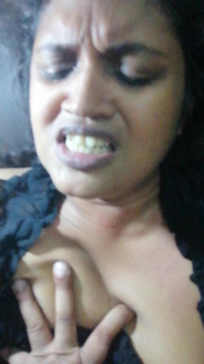 Tina Baby: Impressioni facciali di Desi Bhabhi