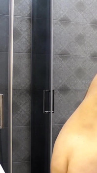 BBW's around handjob und kommt auf dicke möpse in der dusche