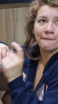 에르만사트라가 그녀가 부엌에서 섹스하길 원해