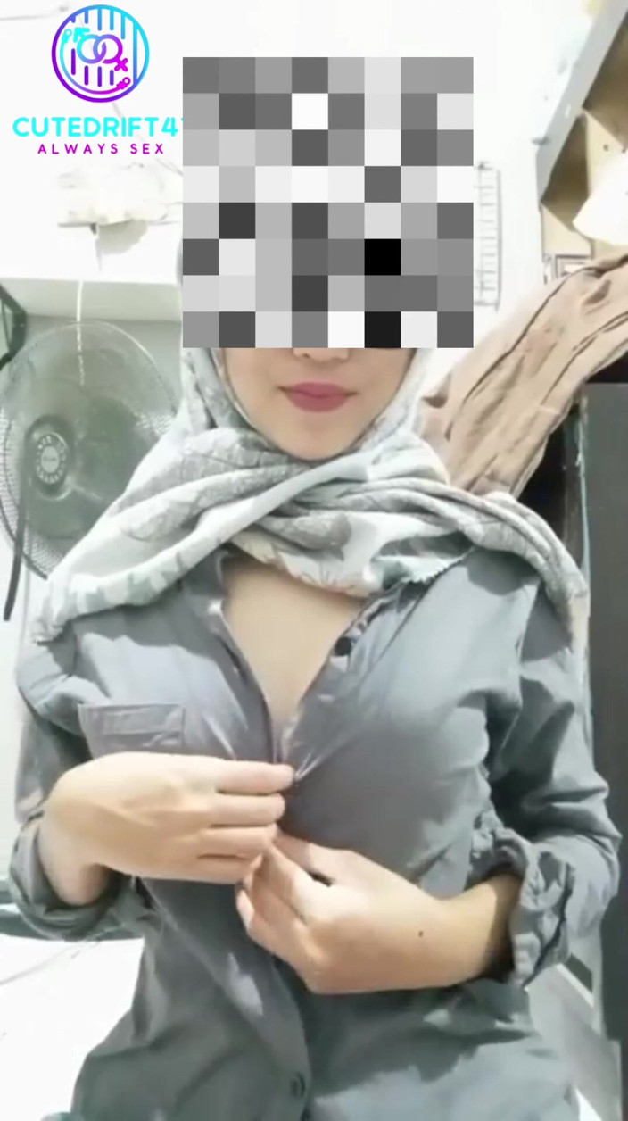 Lizzie Jane: Indonéské porno v hidžábu s velkými prsy