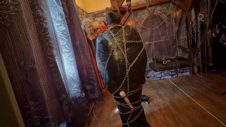 Aaexperiencesltd: Závěrečná část: - Domina Satana &amp; Bag Man v řetězech a paletách obal