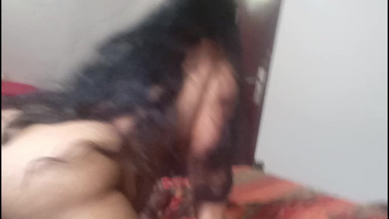 nilanthi69: Yaşlı adam tek yataklı bir odada oturuyordu ve üvey annesi Karpur...