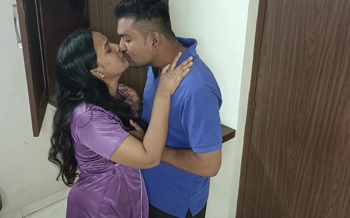 Horny Indian Couple: Moglie indiana in lingerie sexy scopata duramente a pecorina