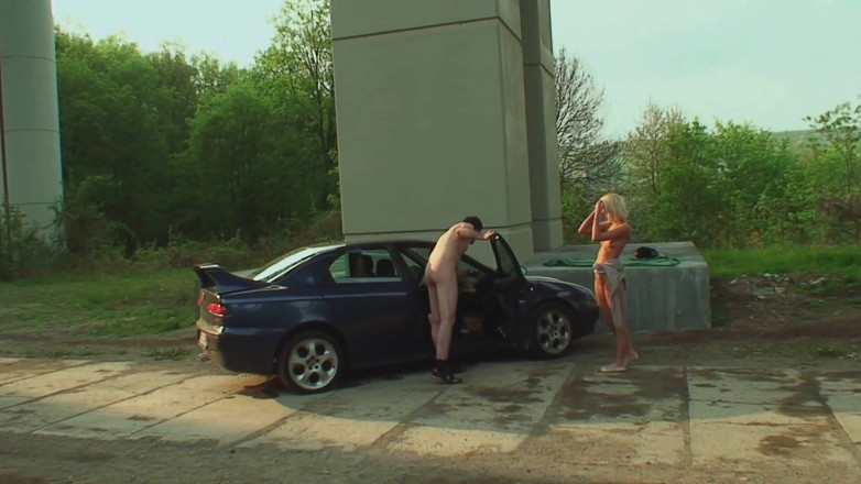 Kinky Angels: Gepeitschte blonde schlampe geknallt, nachdem sie schwanz im auto gelutscht...