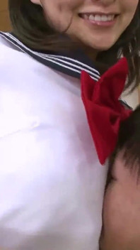 แส้ตีหัวนมใหญ่ สาวมหาลัย