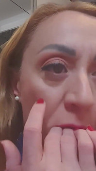 Baise torride en solo avec plug anal