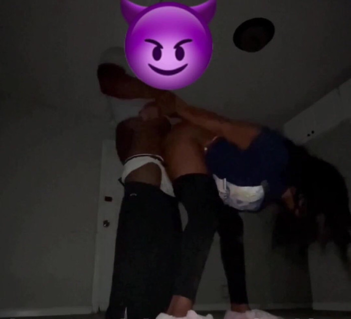 Jenko: Ngentot gaya doggy memeknya di rumah bekas