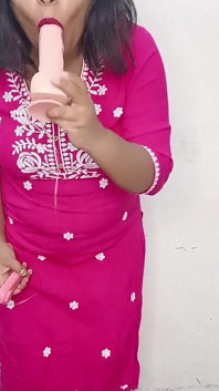我的阴户想要一个真正强壮的鸡巴