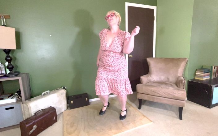 Alice Stone: BBW Striptease Dancing and Jiggling Her Fat Body Showing off...