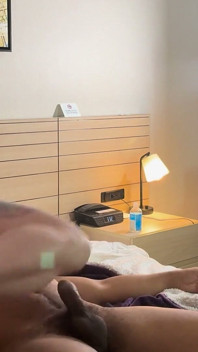 Eckobelle gezicht zit en neukt haar sub totdat hij klaarkomt