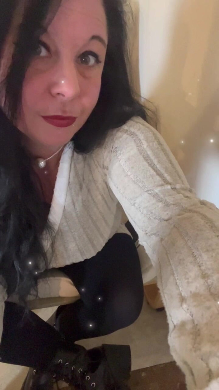 Maitresse Clara: 我会打电话给你妻子，把一切都告诉她！