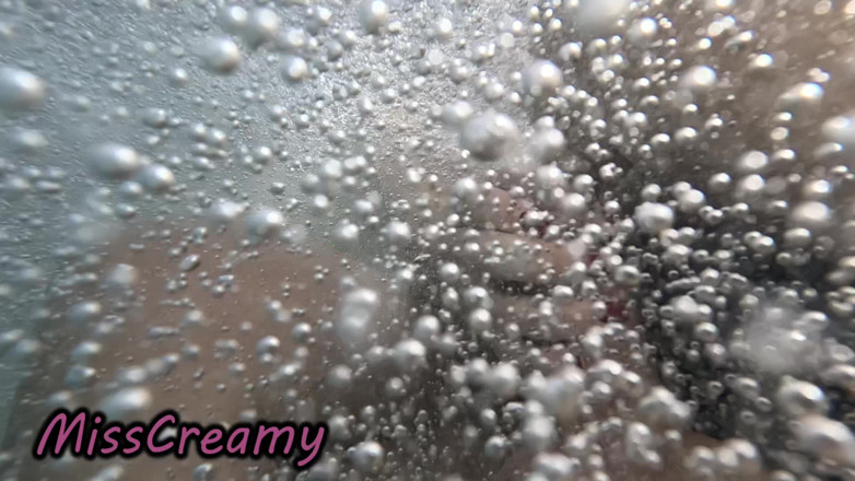 Miss Creamy: Громадський більярд, зведена сестра, засвіт члена, ризиковано мастурбує, натовп дивиться камшот 4k
