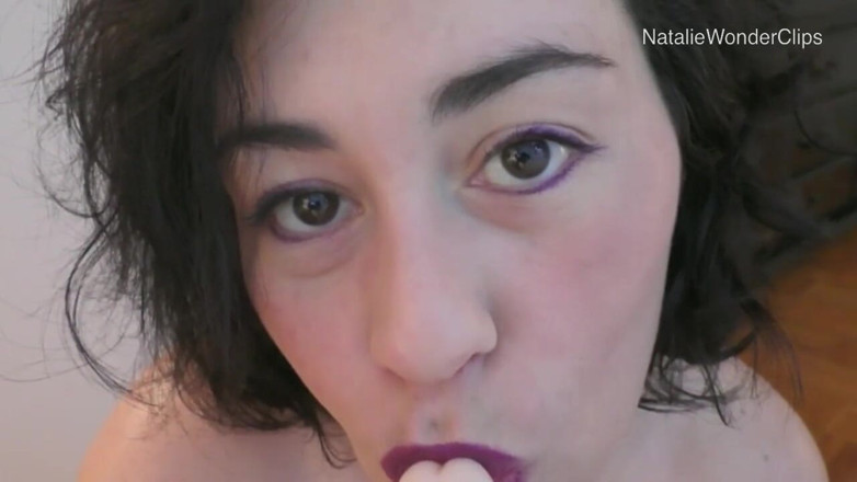 Natalie Wonder: 角質ブルネットは、あなたの甘いディックを利用し、あなたの熱いナットを飲み込みます