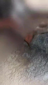 Une femme mariée indienne taille une pipe à son mari, audio en hindi