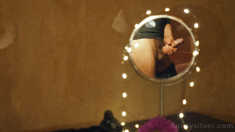 Jerking studs: गोल दर्पण