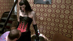 Domina Lady Vampira - SM Studio Femdom Empire: Strap on šukání paní s kožedělnými