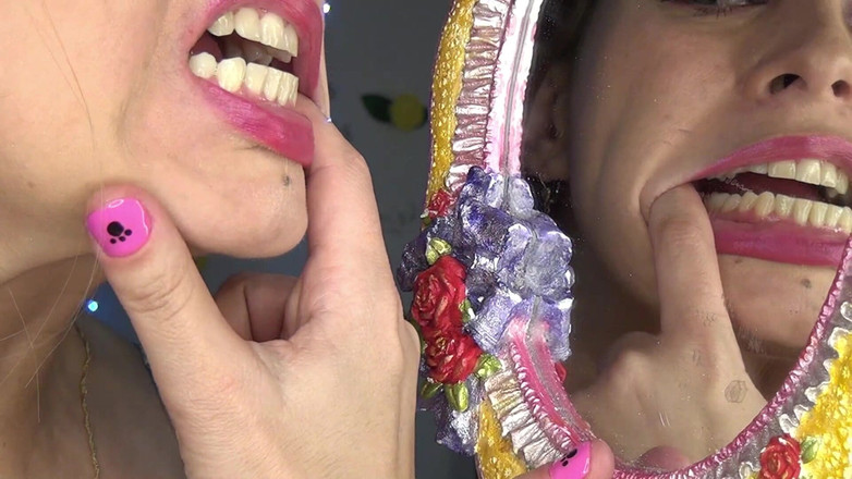 Angel eyes studio: Aynanın önünde uvula, dilim ve ağzımla oynuyorum